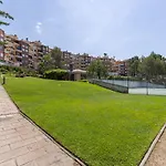 Family Near The Апартаменты Эшторил